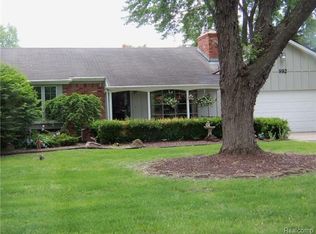 992 Del Sher Dr, Brighton, MI 48114