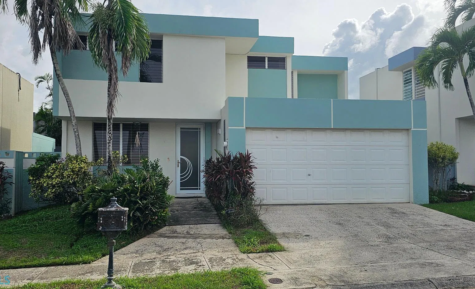 3 bed, 3.5 bath, 2000 sqft, $2,000 — Photo 1