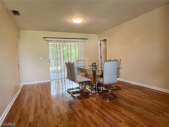 5th image of 118 SW 10th Ter