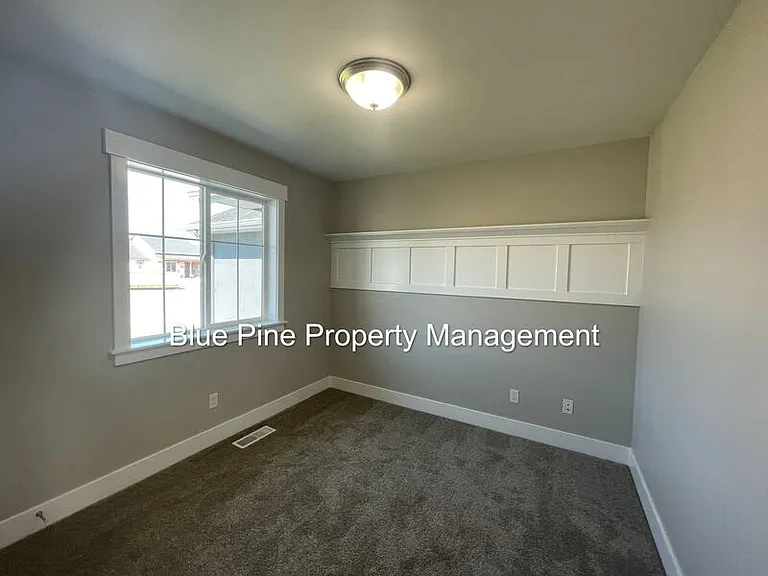 1924 Harrington Cir — Photo 11