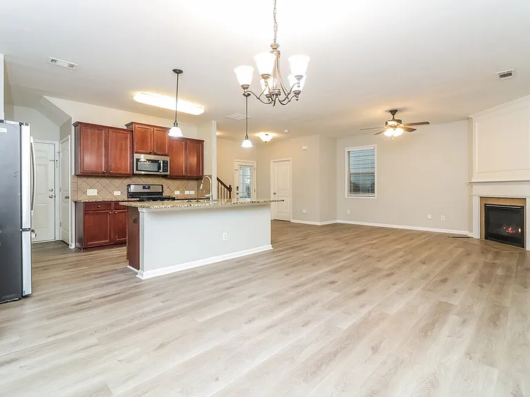 275 Shaw Dr — Photo 8