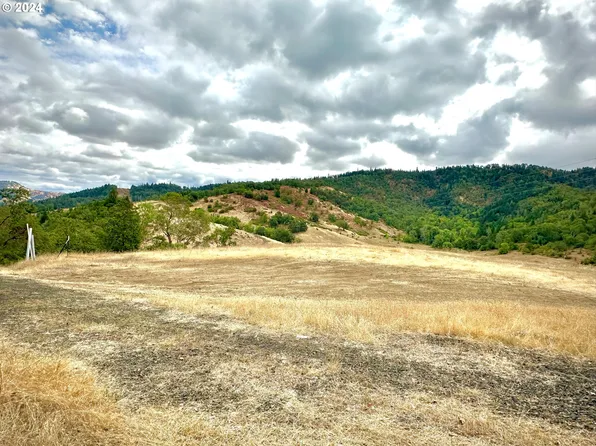 1115 SE Eagles View Dr, Roseburg, OR 97470