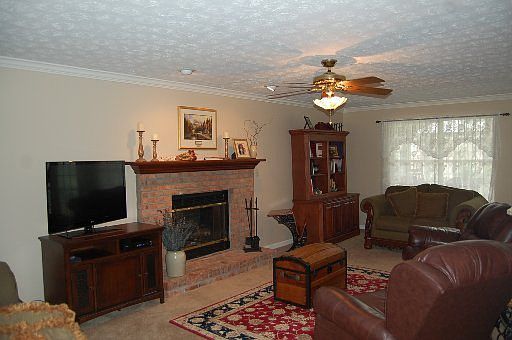 3rd image of 1724 Summer Spring Blvd