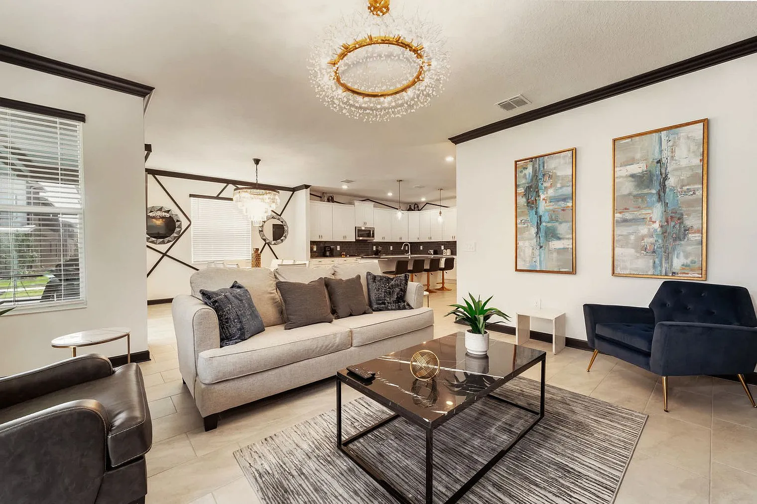 7 bed, 5.0 bath, 4294 sqft, $6,679 — Photo 3