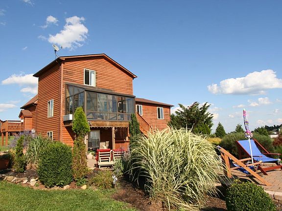 3rd image of 139 Freezeland Manor Dr