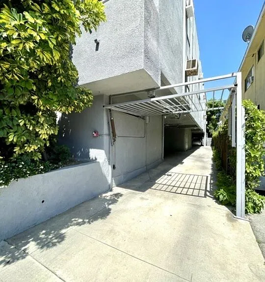 922 N Hudson Ave #10 — Photo 28