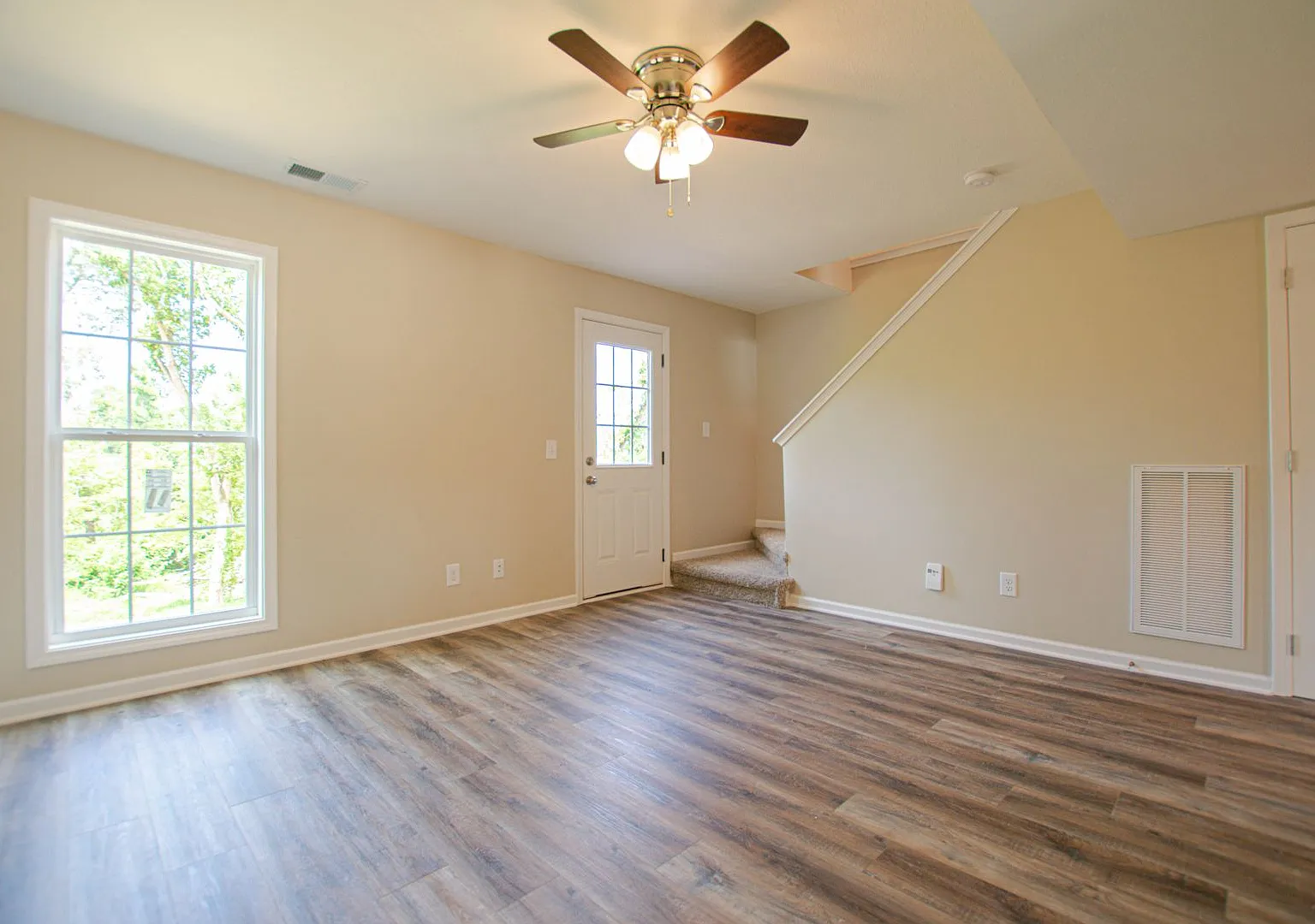 Pet Friendly Two Bedroom! — Photo 4
