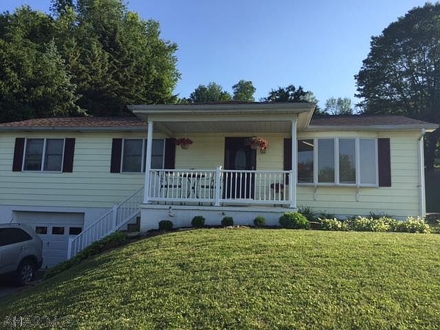 1st image of 233 Edgewood Dr