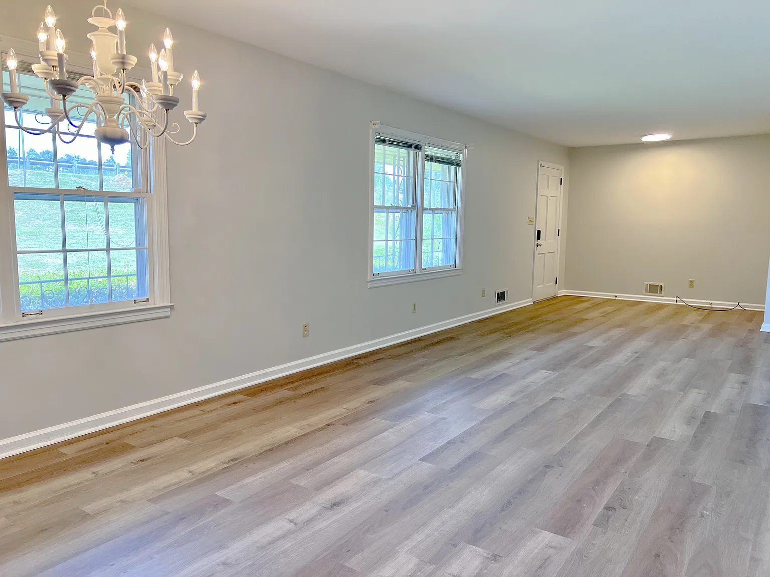 3 bed, 1850 sqft, $1,935 — Photo 2