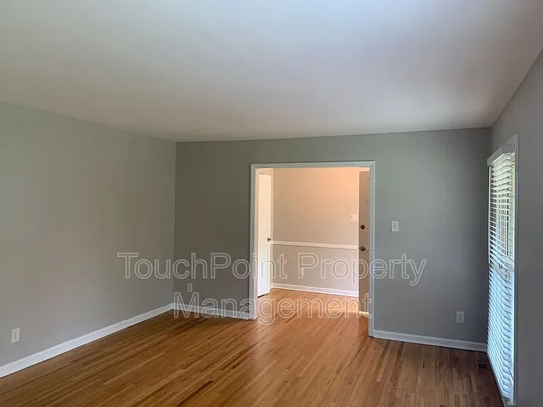 1130 Cheddington Dr — Photo 7