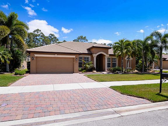 2nd image of 812 SW Grand Reserves Blvd