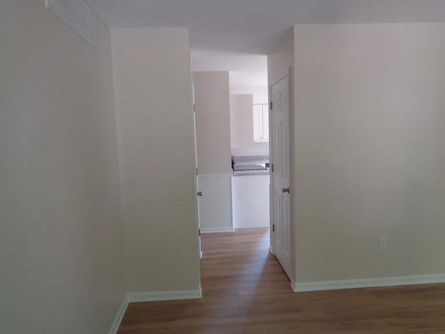2 bed, 1.5 bath, 1370 sqft, $995 — Photo 3