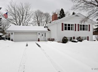 915 Johnston Dr, Aurora, IL 60506