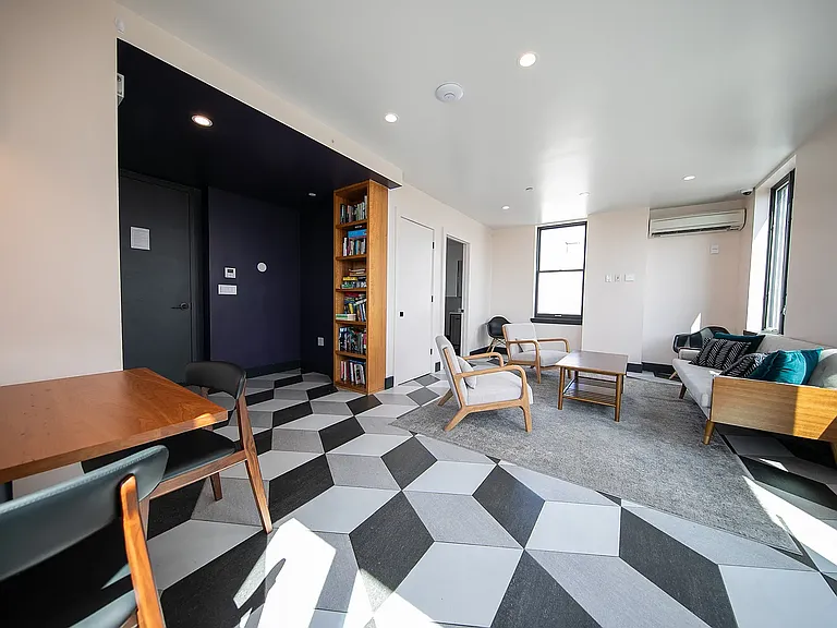 323 E 19th St #3E — Photo 11