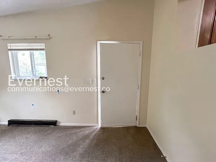 110 1/2 W Cheyenne Rd — Photo 9