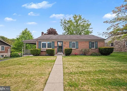 422 Westview Dr Photo 1