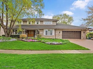 430 Waterford Dr, Willowbrook, IL