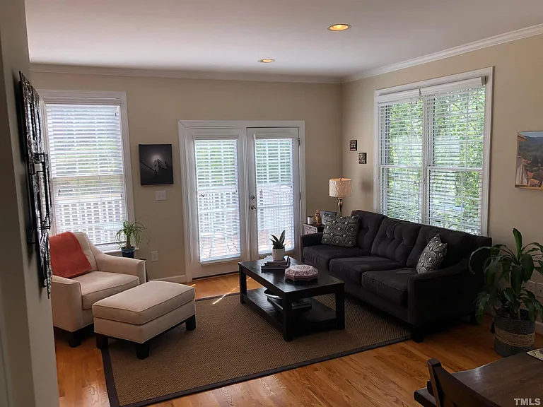 211 Brookgreen Dr — Photo 2