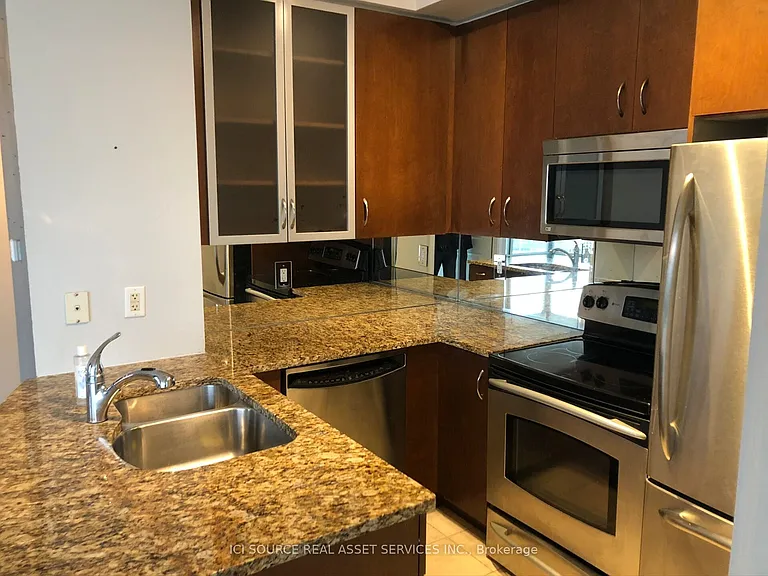 18 Yorkville Ave #2105 — Photo 9