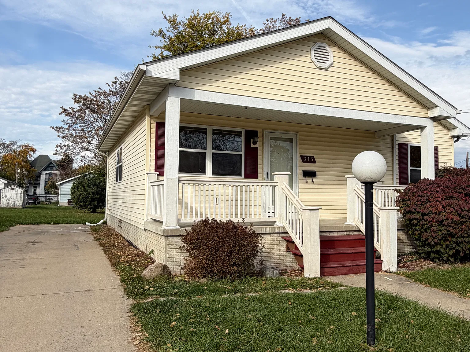 3 bed, 2080 sqft, $1,100 — Photo 2