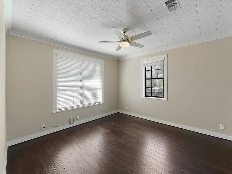309 Pecore St — Photo 15