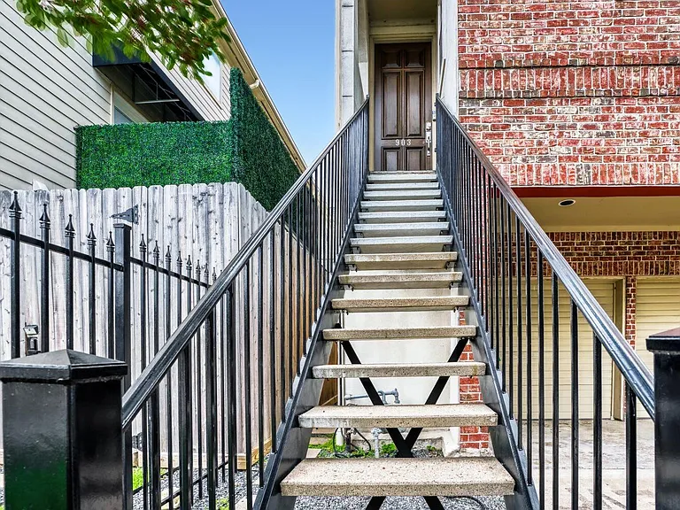 903 Hartman St — Photo 25