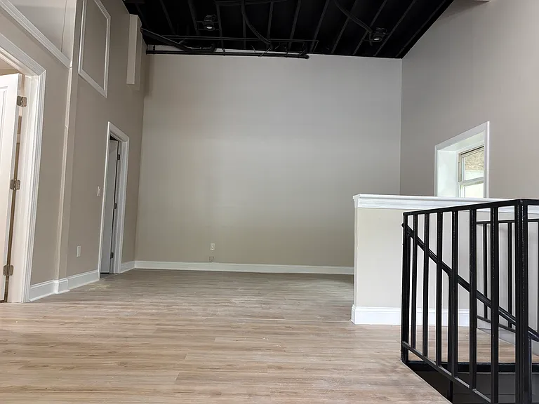 110 Railroad Ave #6 — Photo 6