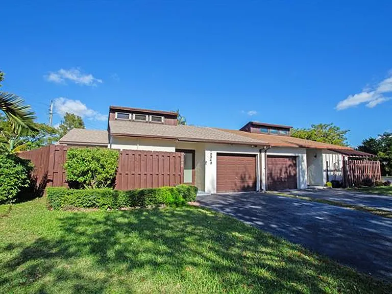 10048 SW 16th St #10048 — Photo 32
