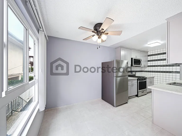 1826 S Bundy Dr #5 — Photo 9