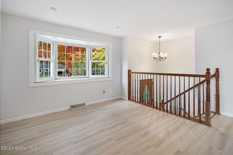 4th image of 28 Garling Drive