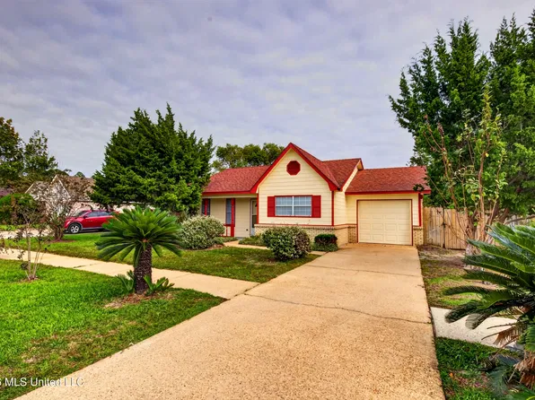 1324 Deana Rd, Ocean Springs, MS 39564