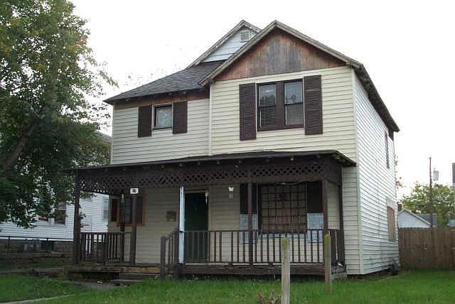 1st image of 819 Lincoln St