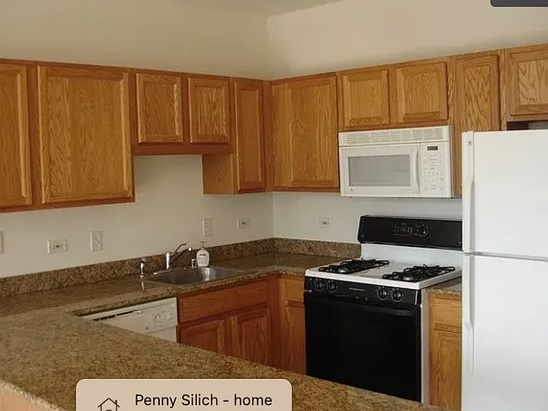 645 N Kingsbury St #906 — Photo 2