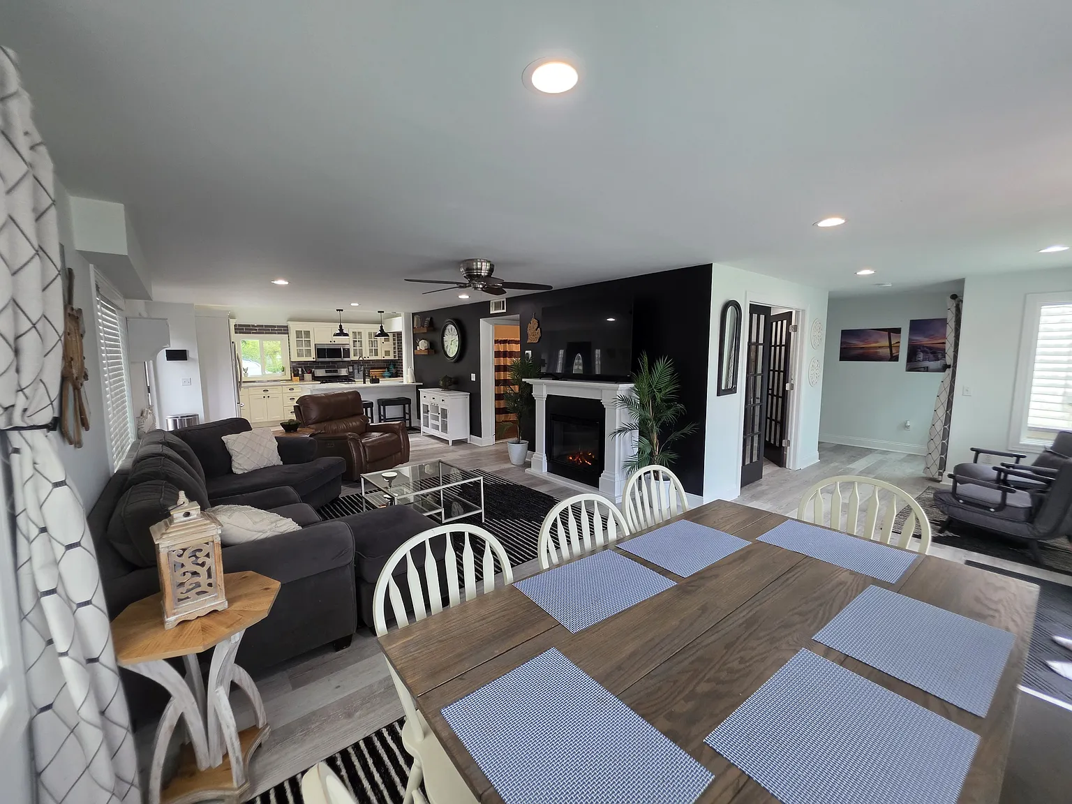 8819 Lagoon Dr — Photo 2