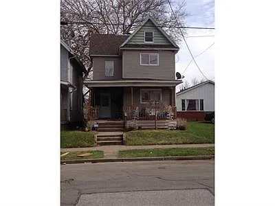 639 E 9th St photo 1