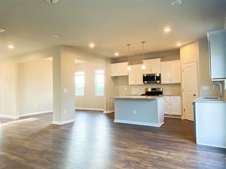 205 Stornoway Ln — Photo 5