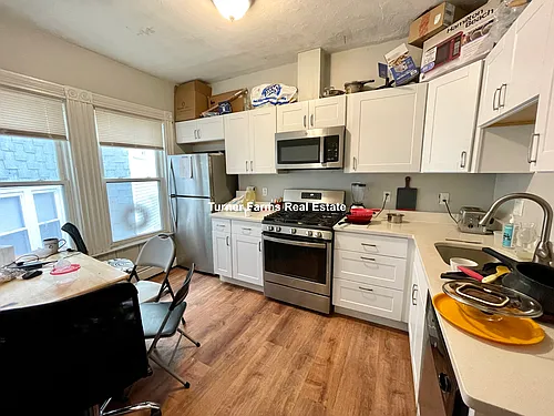 80 Hillside St Photo 1