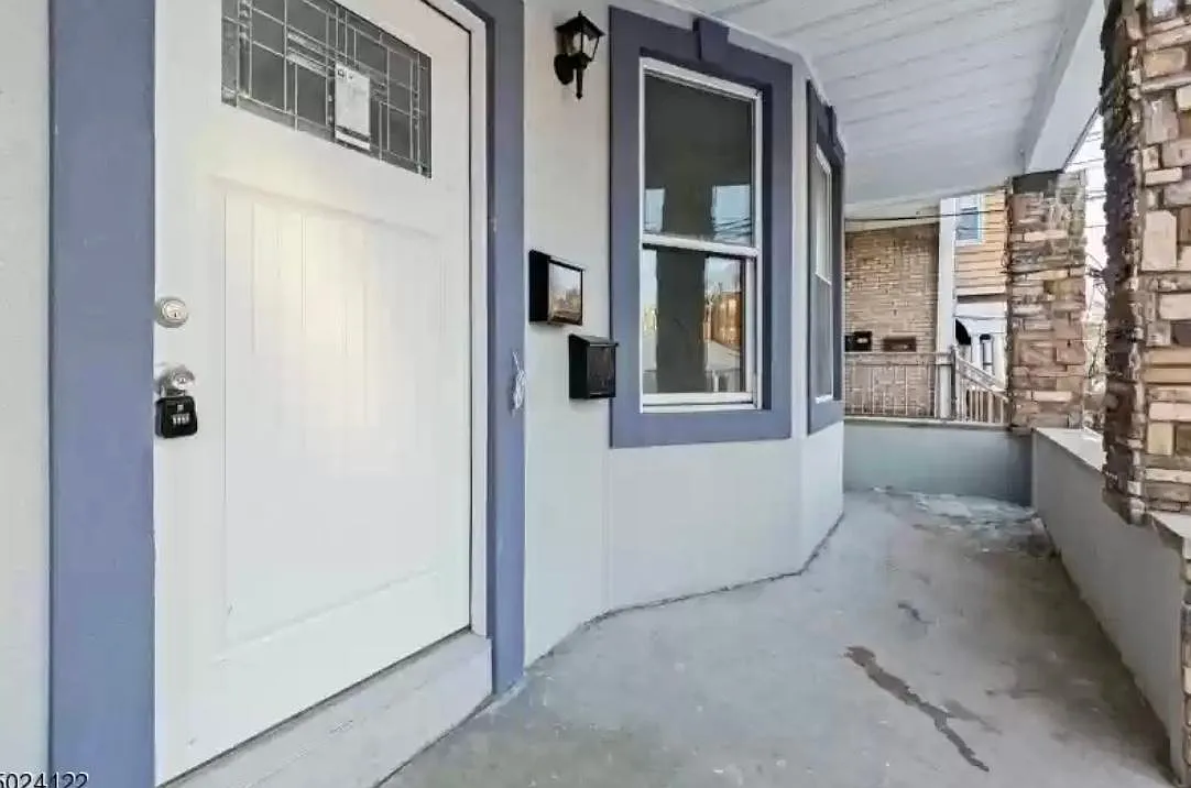 55 Bidwell Ave — Photo 2
