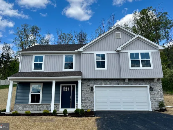 65 Ladderback Ln, Mohnton, PA 19540