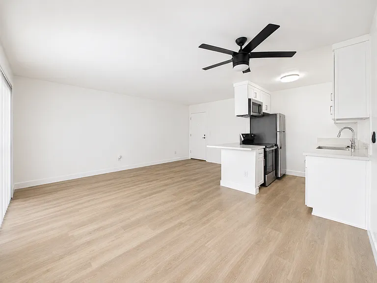 Villa La Paloma Apartments | 7722 Reseda Blvd — Photo 22