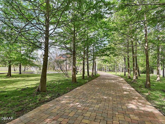 4th image of 443 Juniper Ln