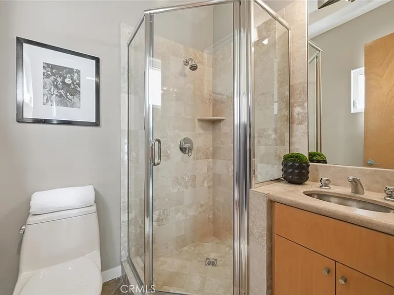 2406 Ocean Dr — Photo 17