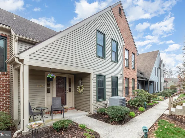 1123 Wicklow Ct, Hummelstown, PA 17036