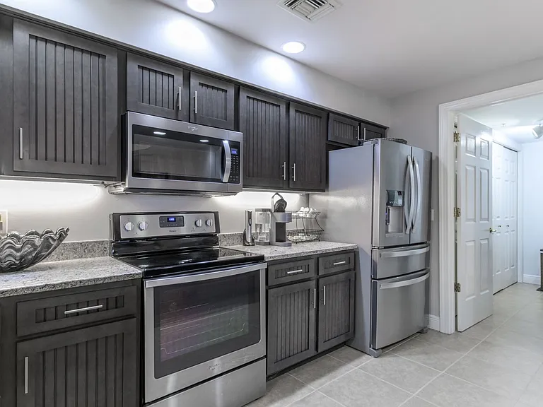 3313 Sunset Key Cir #107 — Photo 10