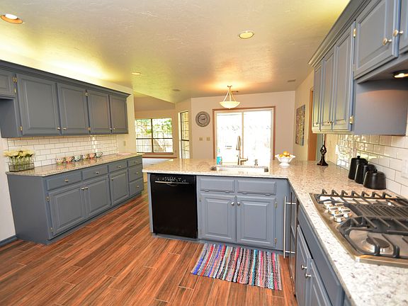 Spacious Gourmet Kitchen