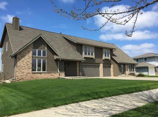 10300 W Beacon Hill Dr #10302, Franklin, WI 53132
