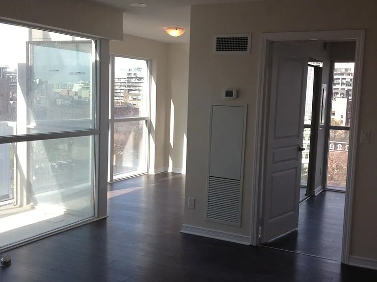 352 Front St W #709 — Photo 8