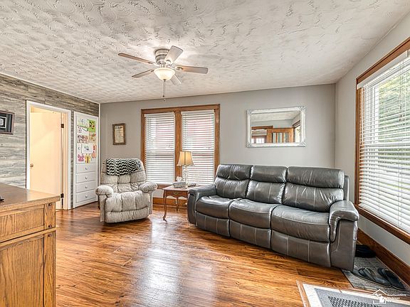 3rd image of 124 Arbor Ave