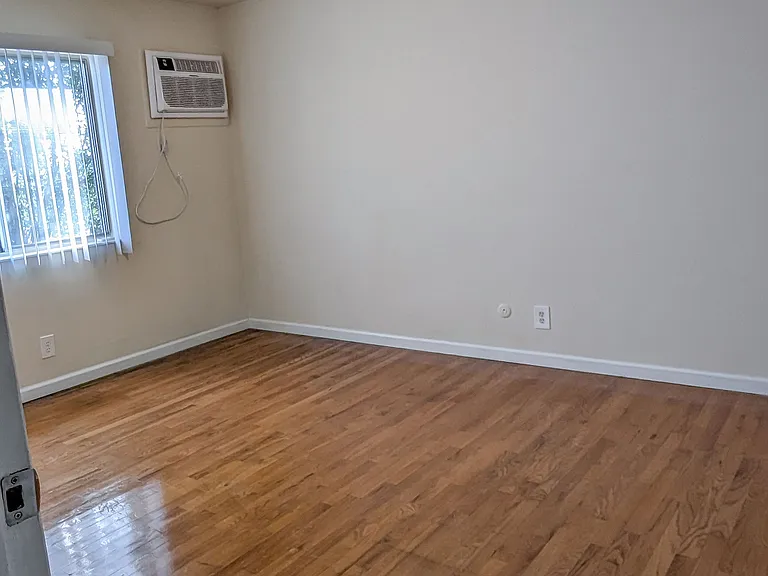 Silver Pines Apartments — Photo 5