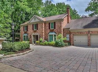 828 Flint Ridge Rd, Pittsburgh, PA 15243